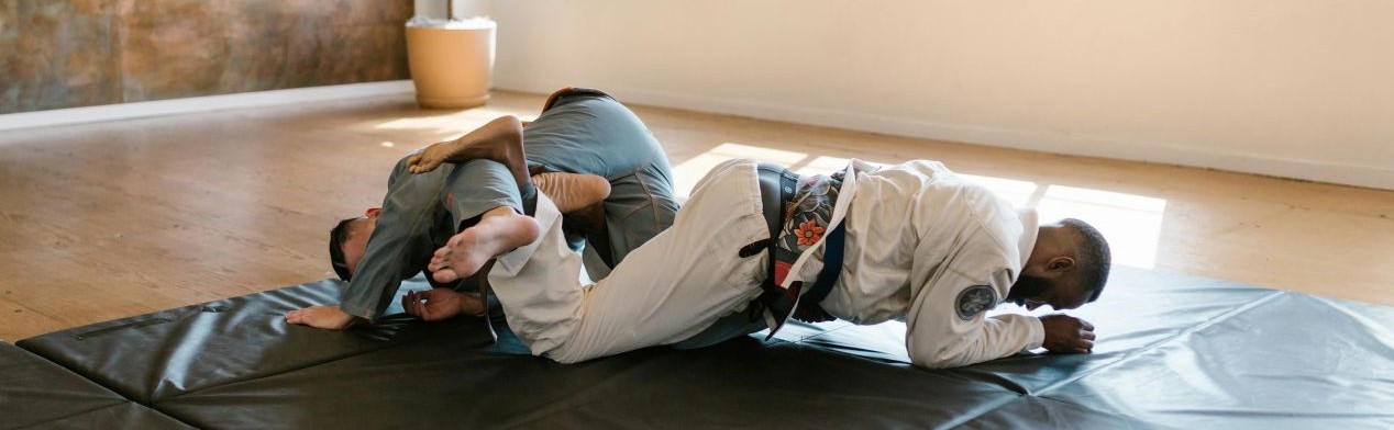 Een houdgreep bij Braziliaans Jiujitsu